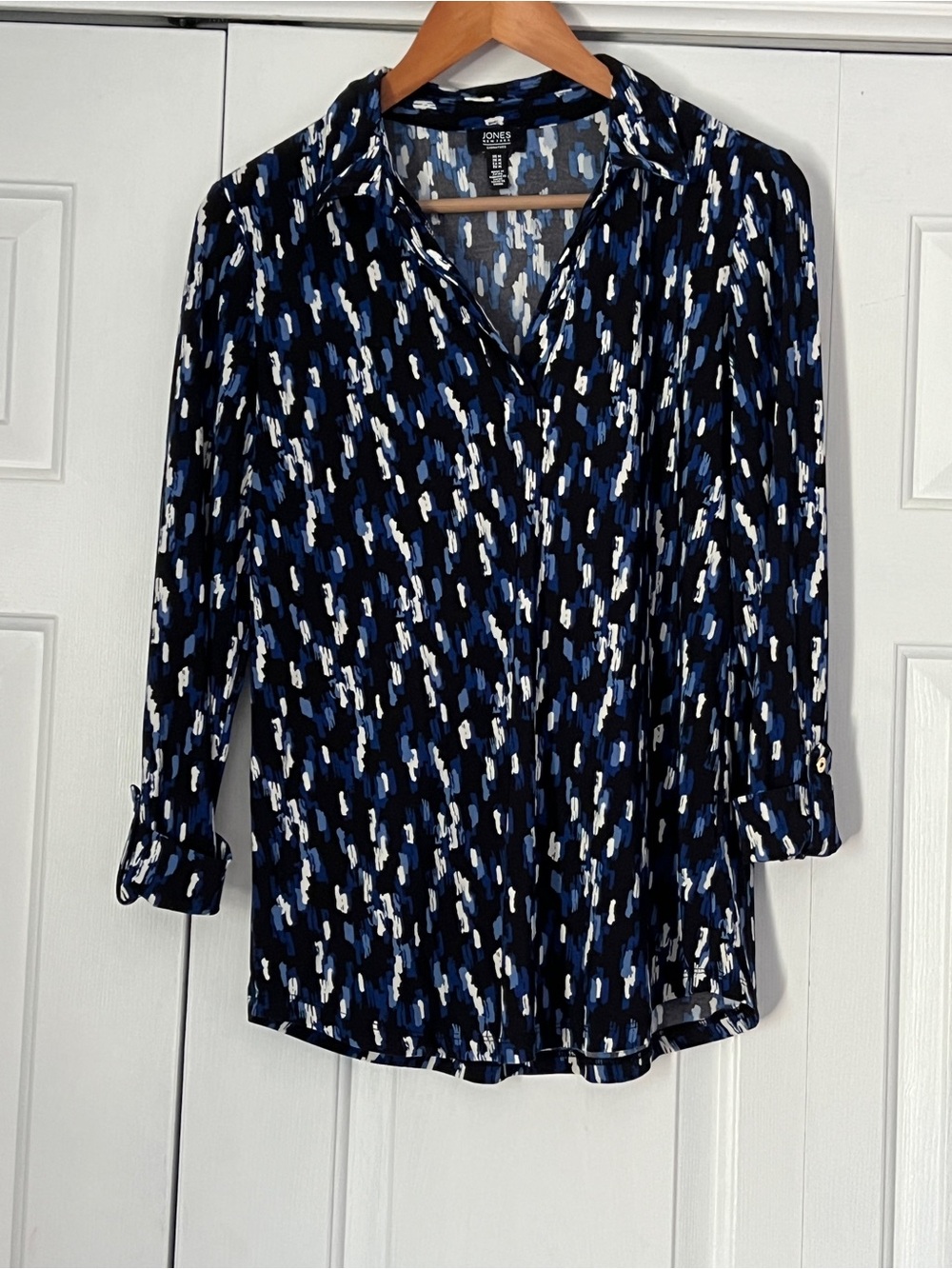 Jones New York Navy and White Abstract-Print Button-Front Shirt